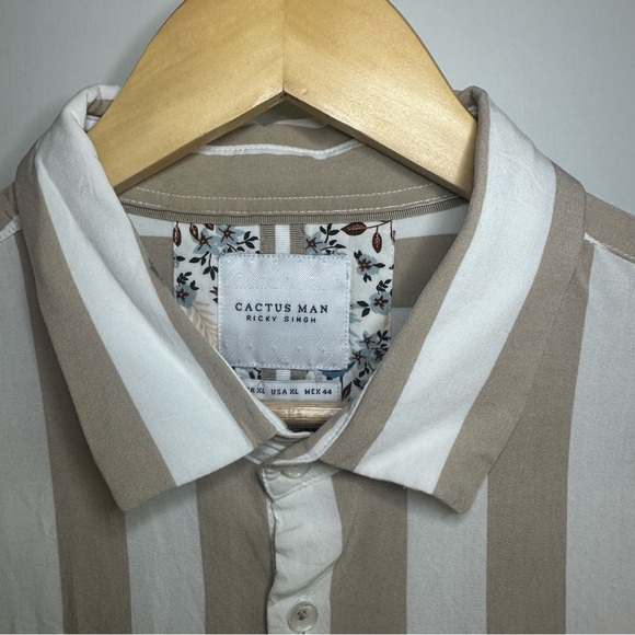 Cactus Man Men’s Stripped Short Sleeve Shirt. Cream and White. Size: XL. - Picture 3 of 6